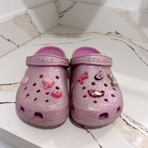 WOMEN'S CROCS CLASSIC GLITTER CLOGS./used